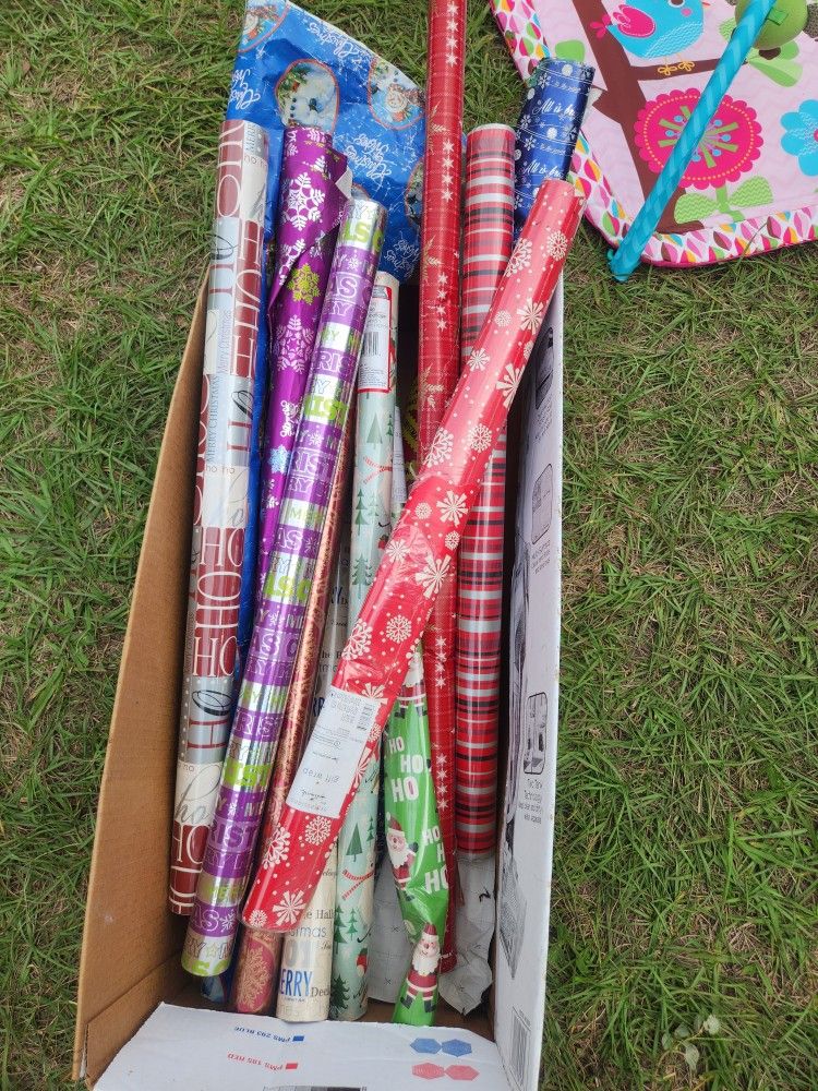 13 Rolls Of Wrapping Paper 8are New All For 15