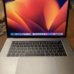 2017 MacBook Pro 15" 16gb/256 Like New