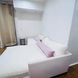 BEAUTIFUL WHITE COUCH 