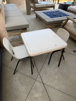 Kids Table and 2 Chairs Set