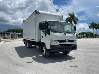 2018 HINO 195