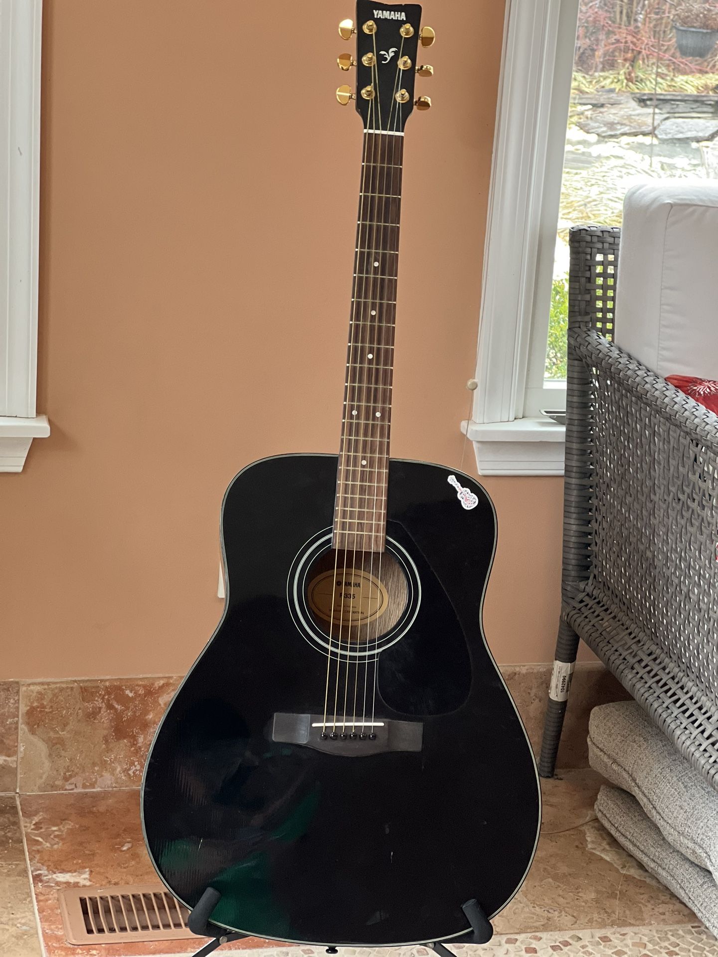 Yamaha F335 Acoustic Guitar