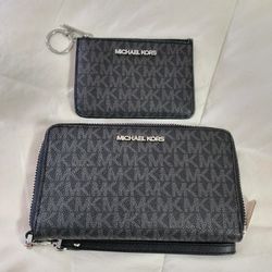 Michael Kors Wallet/Phone Holder w Keychain Wallet