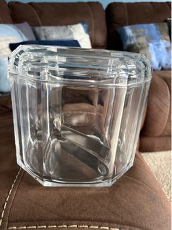 Ice bucket