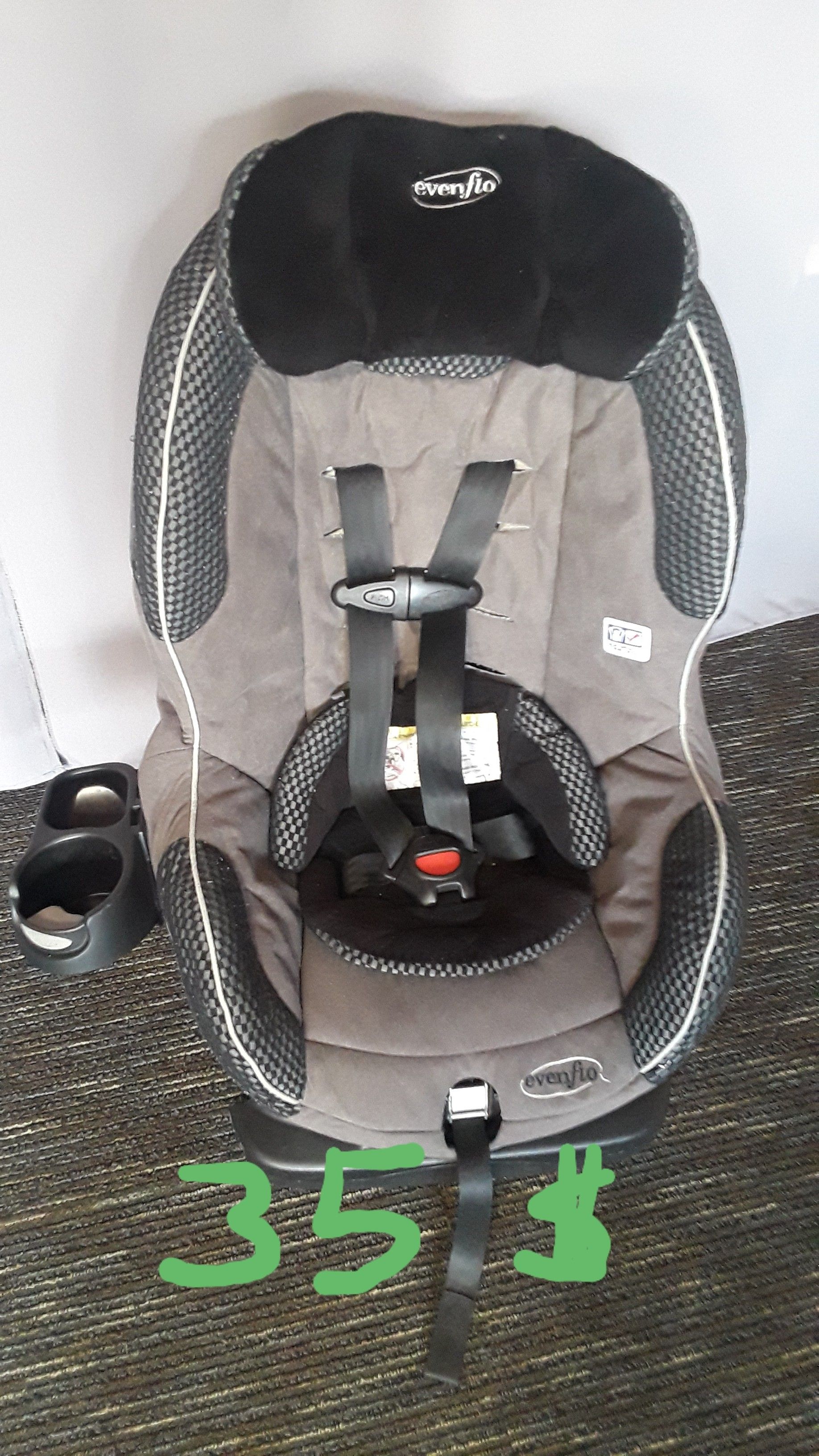 Car seat Evenflo with cup holder, very clean.