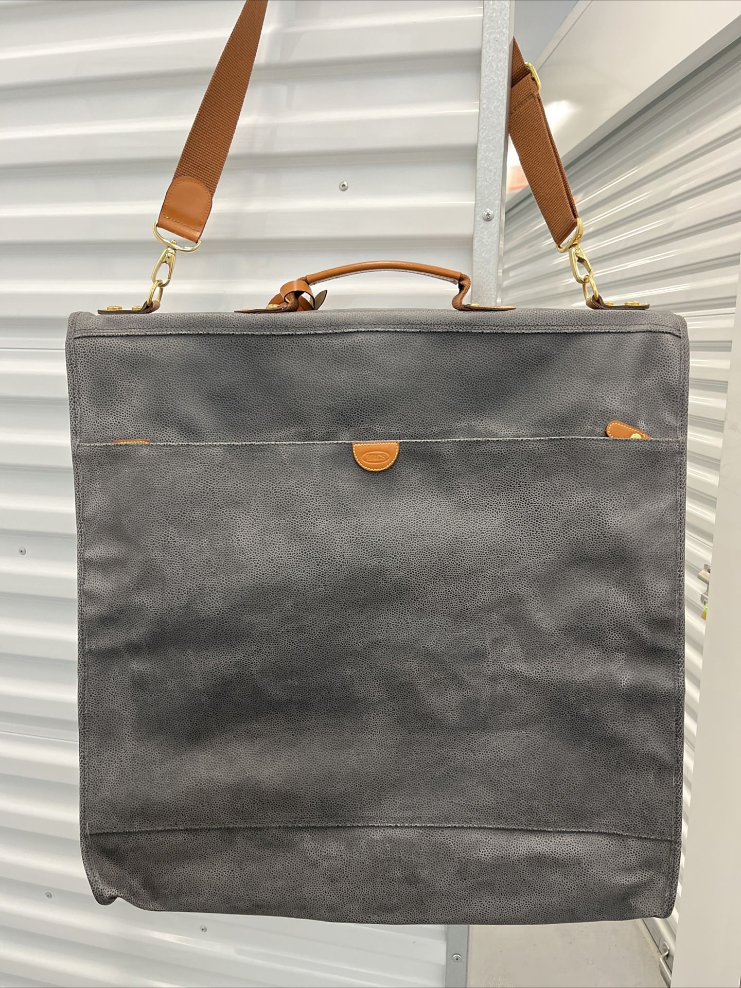 Bric's Deluxe Leather Garment Bag Suiter