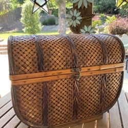 Large Bombay Co Box w/Latch