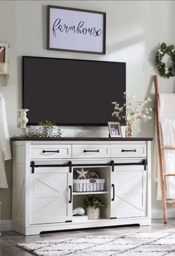 Beautiful Dresser With Mirror