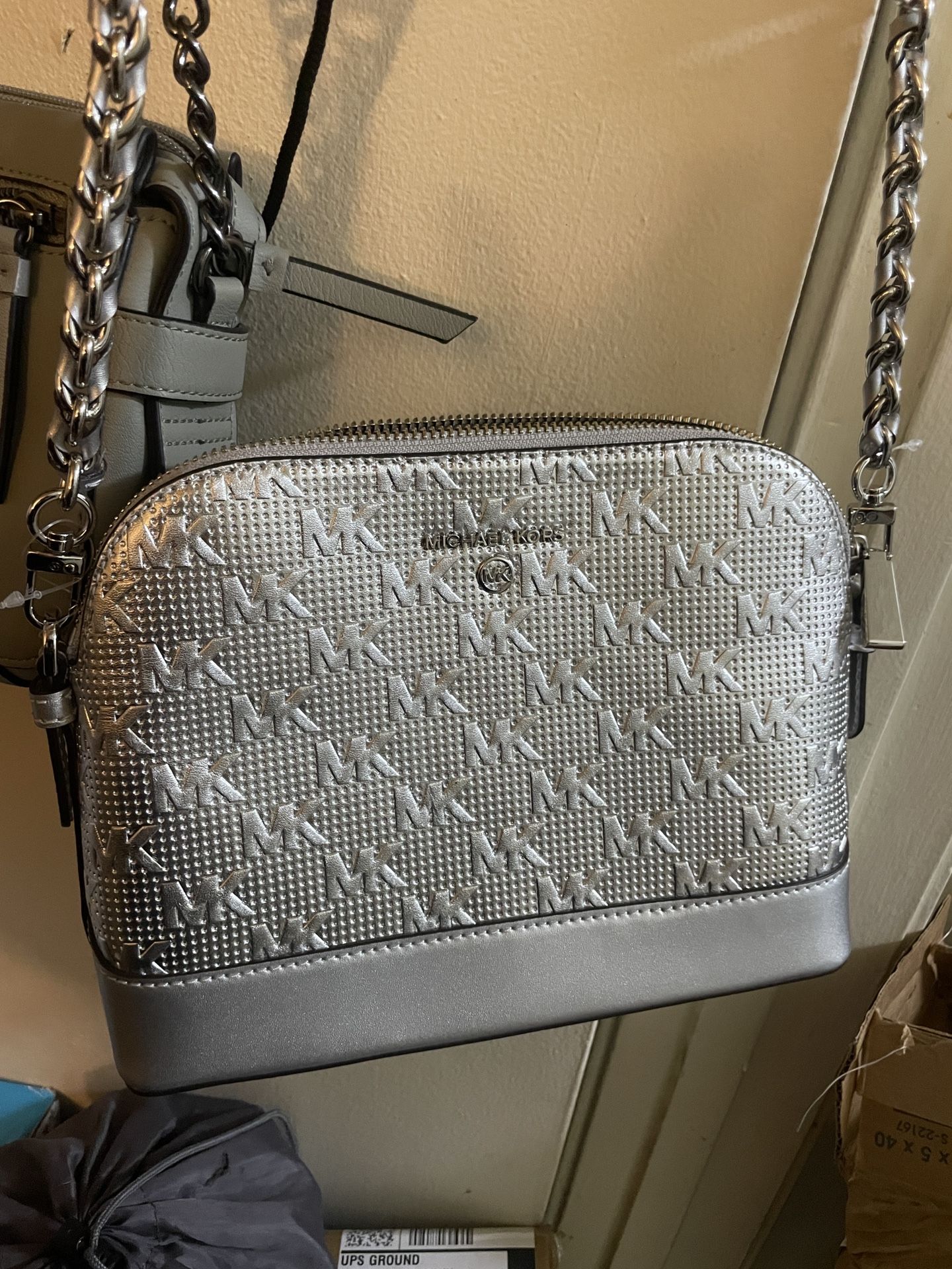 Beautiful Brand New Michael Kors Purse/Handbag/Crossbody Purse regular $228