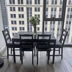 Nice Small Dining Set Good Condition!!! Table With 4 Chairs!! I Can Deliver.