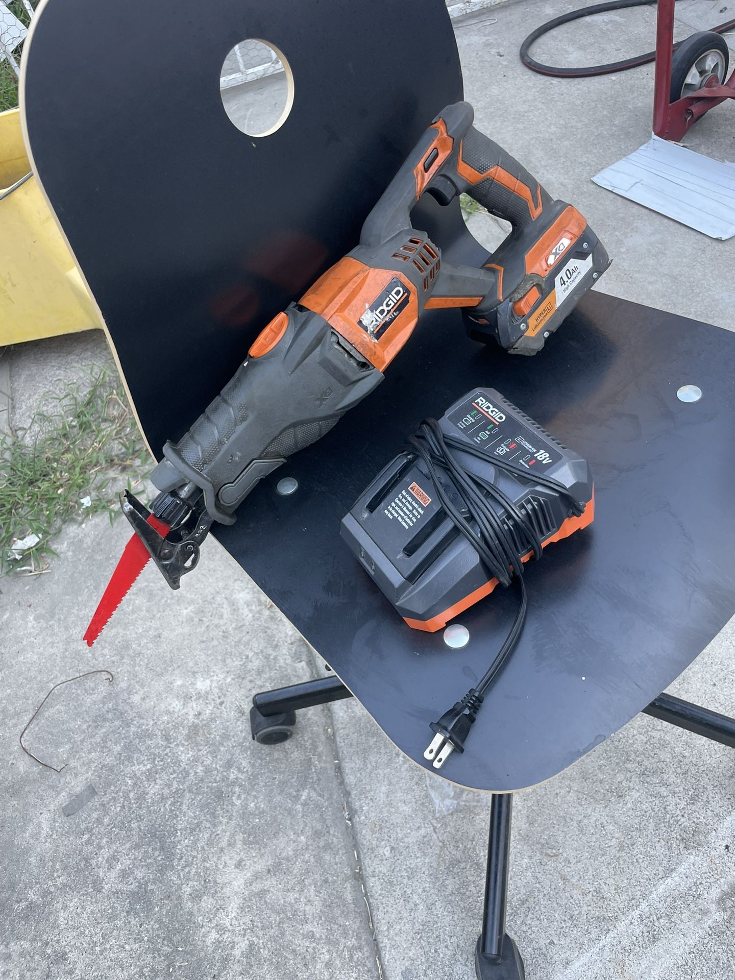 RiDGID Saw Cordless With One Battery And Charger !