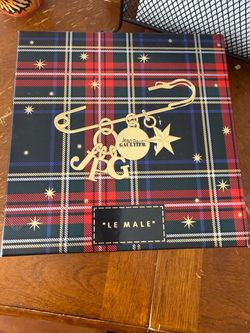 brand new in box le male gift set