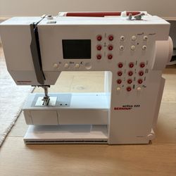 Bernina Activa 220 Sewing Machine With Cloth Case