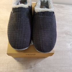 Vevo Aev0 House Shoe They Feel Very Warm  .   Size.  9 N
