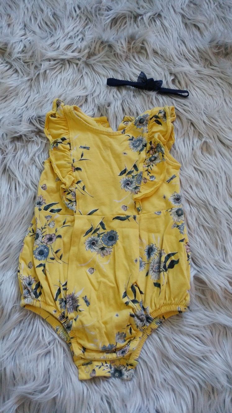 Old Navy 12-18 month romper onesie
