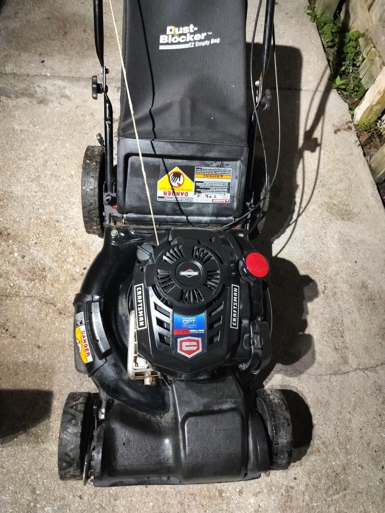 7.25 HP TOP OF THE LINE SELF PROPELLED CRAFTSMAN MOWER. SHARP BLADE, SIDE DISCH, BAGGER, WORKS GREAT