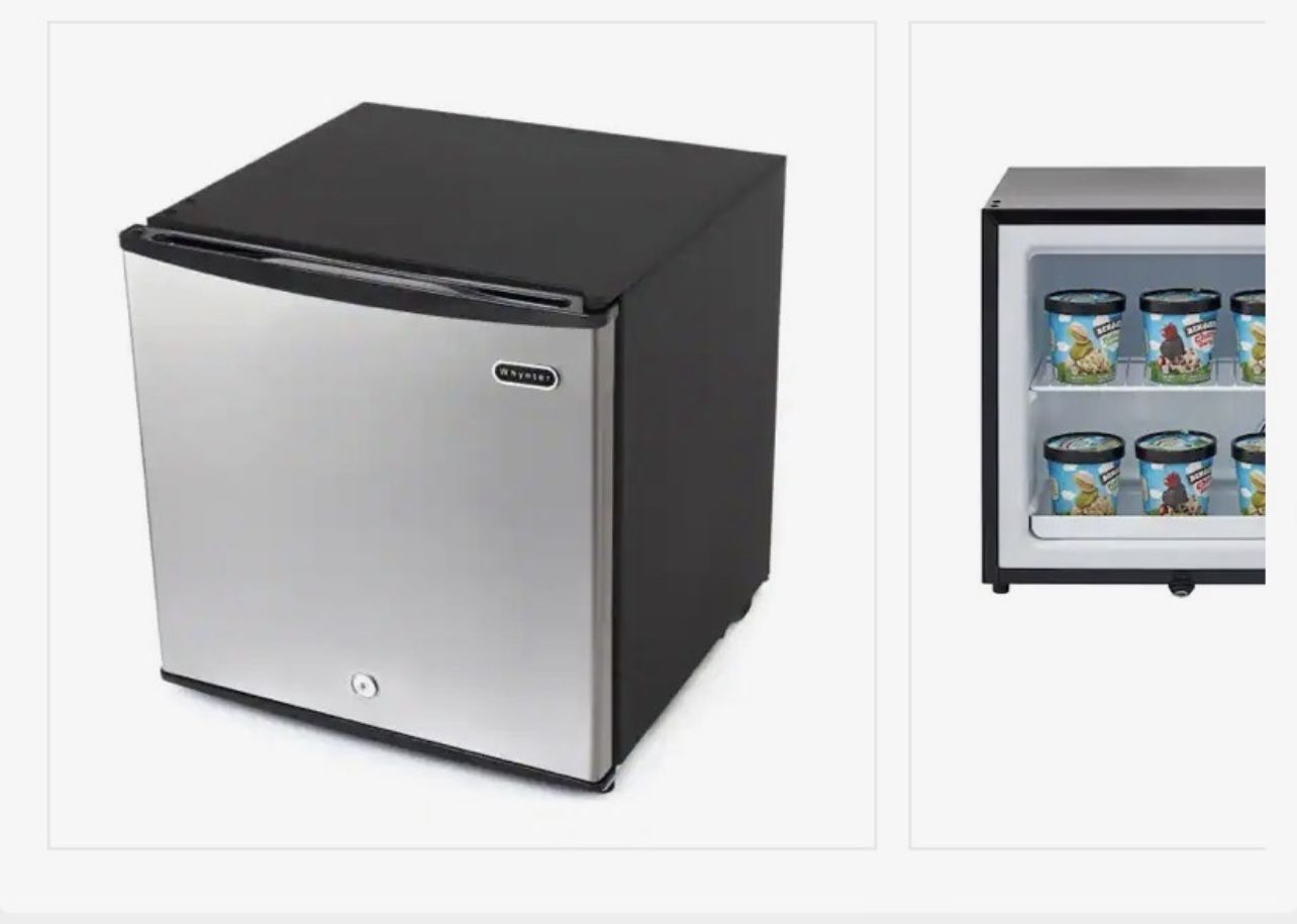 Whynter 1.1 Cu. Ft. Energy Star Upright Freezer