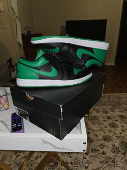 Black LUCKY GREEN Jordan 1 Low