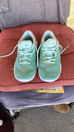 NIKE. Shoes. Size. 7.5