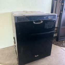 Whirlpool Built-In Dishwasher – Reliable & Spacious