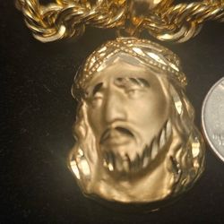 Jesus head with rope chain
Gold plated
