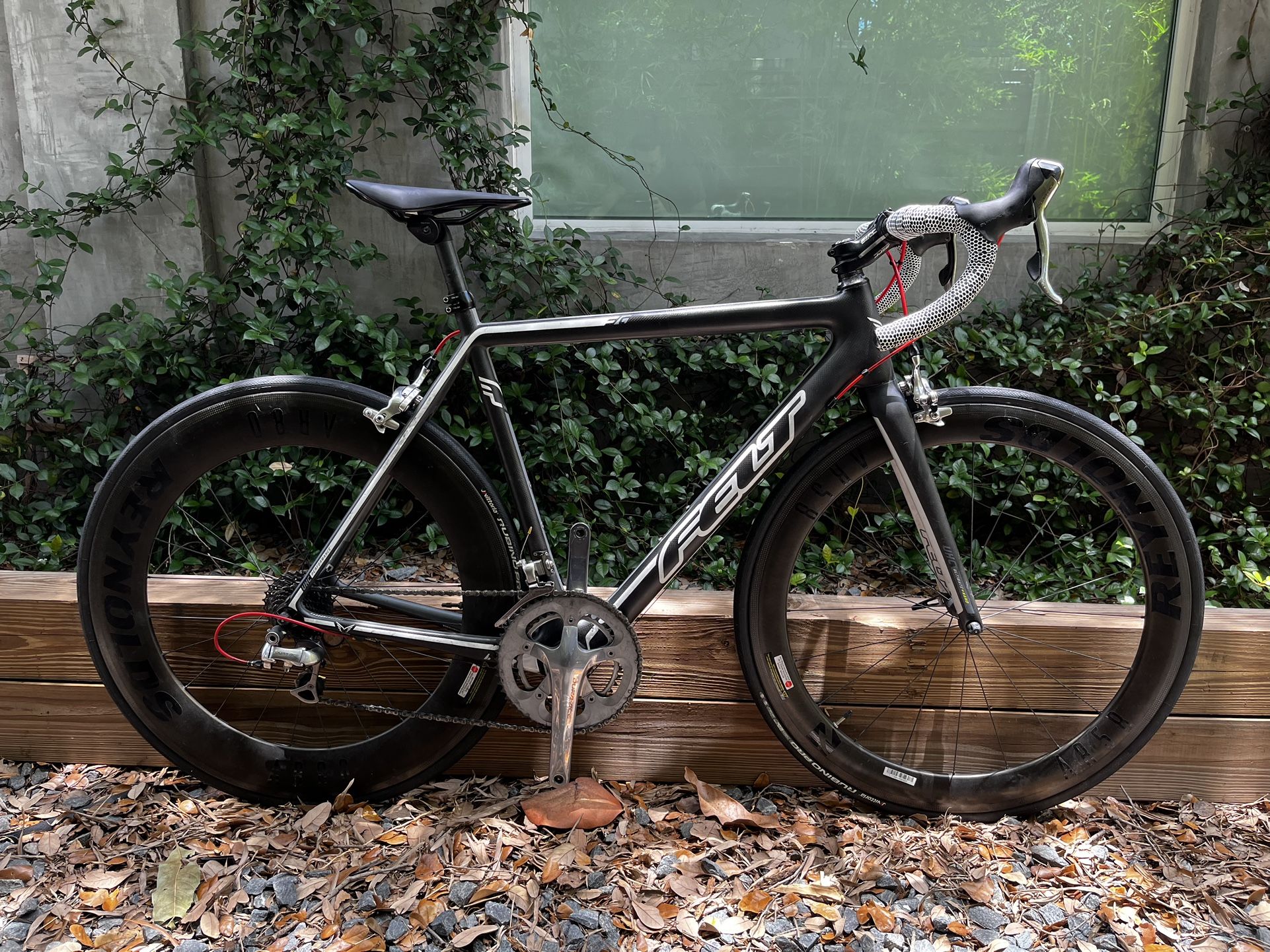 Felt FC carbon road bike. Size 56 Full Dura-Ace Custom built