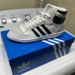 Men’s 10 1/2 Adidas 