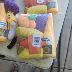 Pet Toys 8 Piece In https://offerup.com/redirect/?o=QmFnLk5ldw==