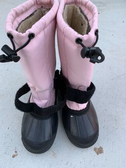 Girls size 5-6 snow boots