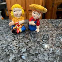 Vintage Ceramic Campbell Soup Kids Pair of Salt and Pepper Shakers.   Size approximately 3 1/2 inches tall.  Has been on display in a cabinet with a v