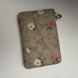 Corner Zip Wristlet 