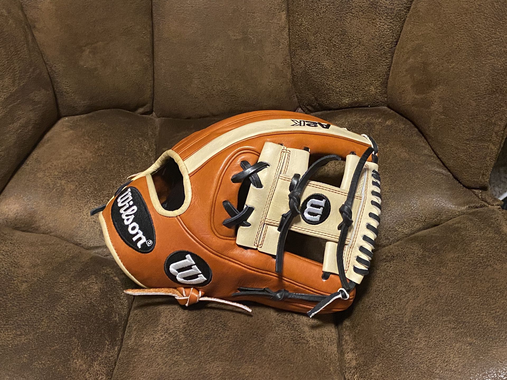 NWT Wilson A2K 11.5” Model 1786 Baseball Glove for Sale in Kenmore 