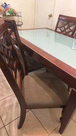 Table and chairs for sale