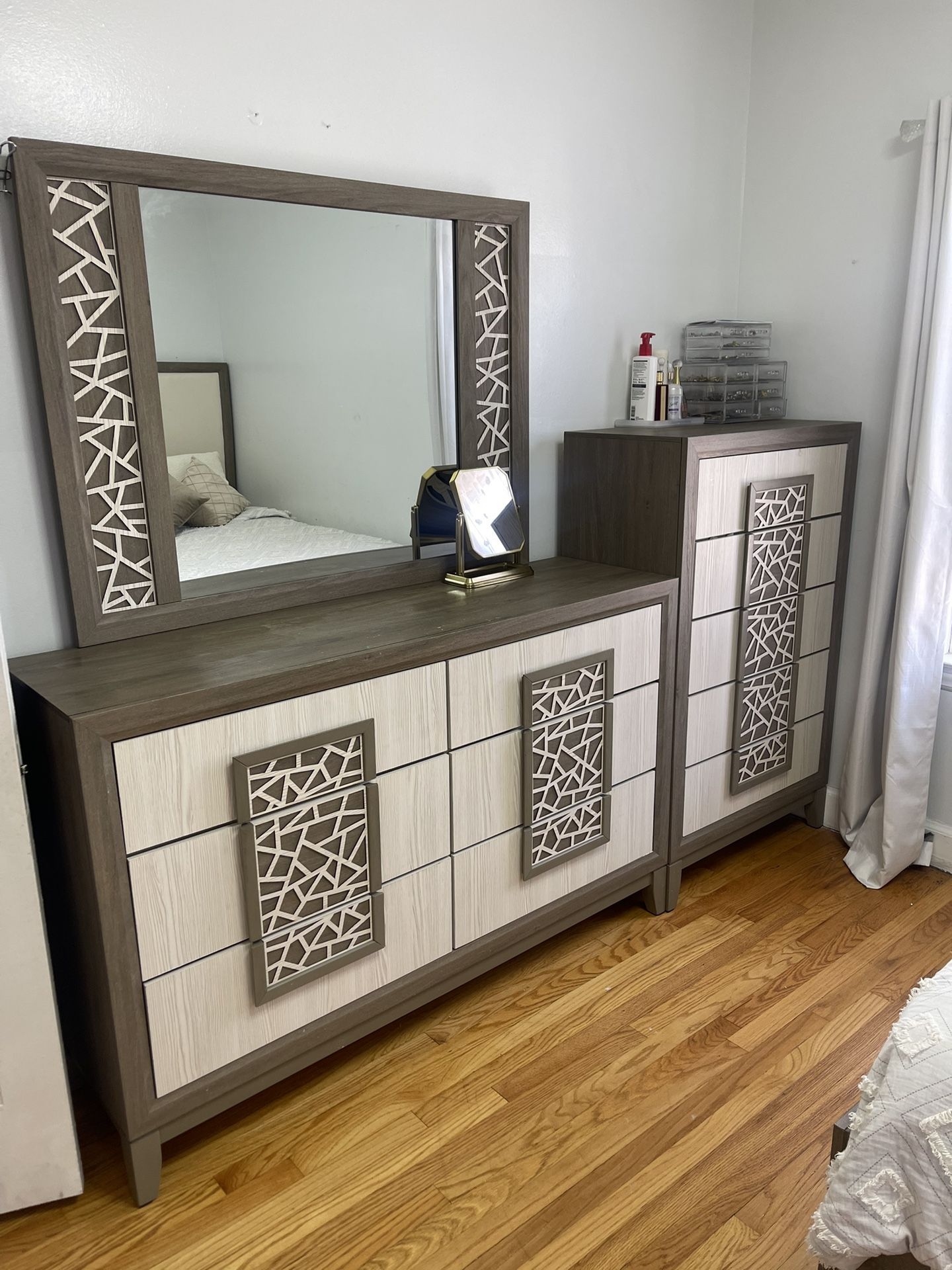Barely Used Queen Bedroom Set