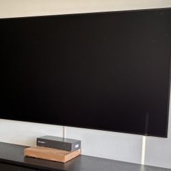 SAMSUNG 75” THE FRAME SMART TV W/ WALL MOUNT & STAND FEET