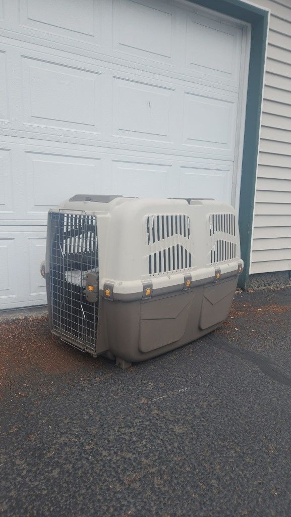 Dog travel crate (large)