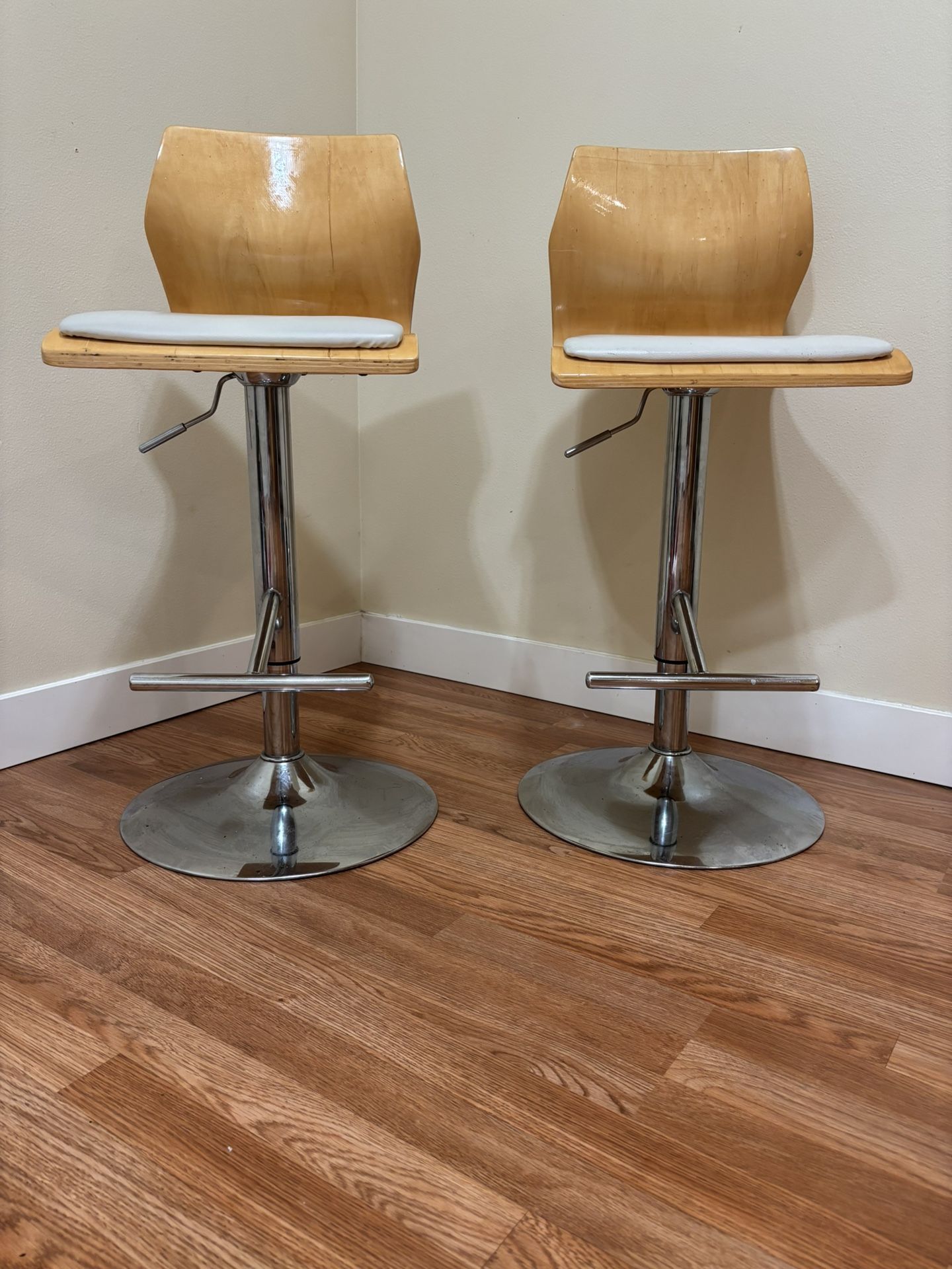 Adjustable Bar Stools (Set of 2) – Great Condition