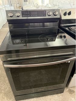 Whirlpool glass top electric stove