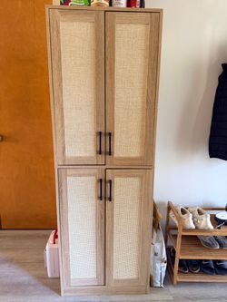Pantry tall cabinet