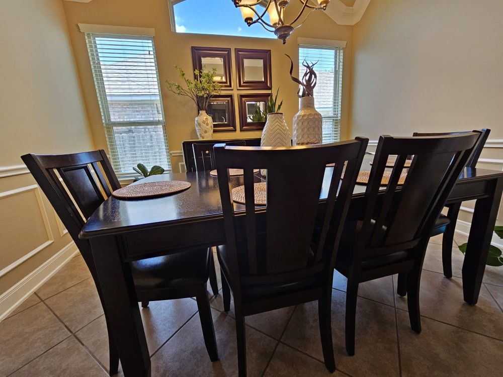 Used 8 Piece Ashley furniture Carlyle Dining Set with Buffet