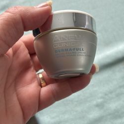 Anew Clinical Derma-full Facial Filling Cream
