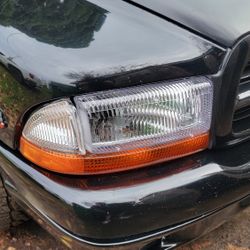 Dodge Dakota / Durango Replacement Headlights With Bulbs