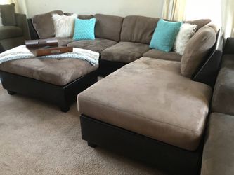 Light new sectional w washable covers no ottoman