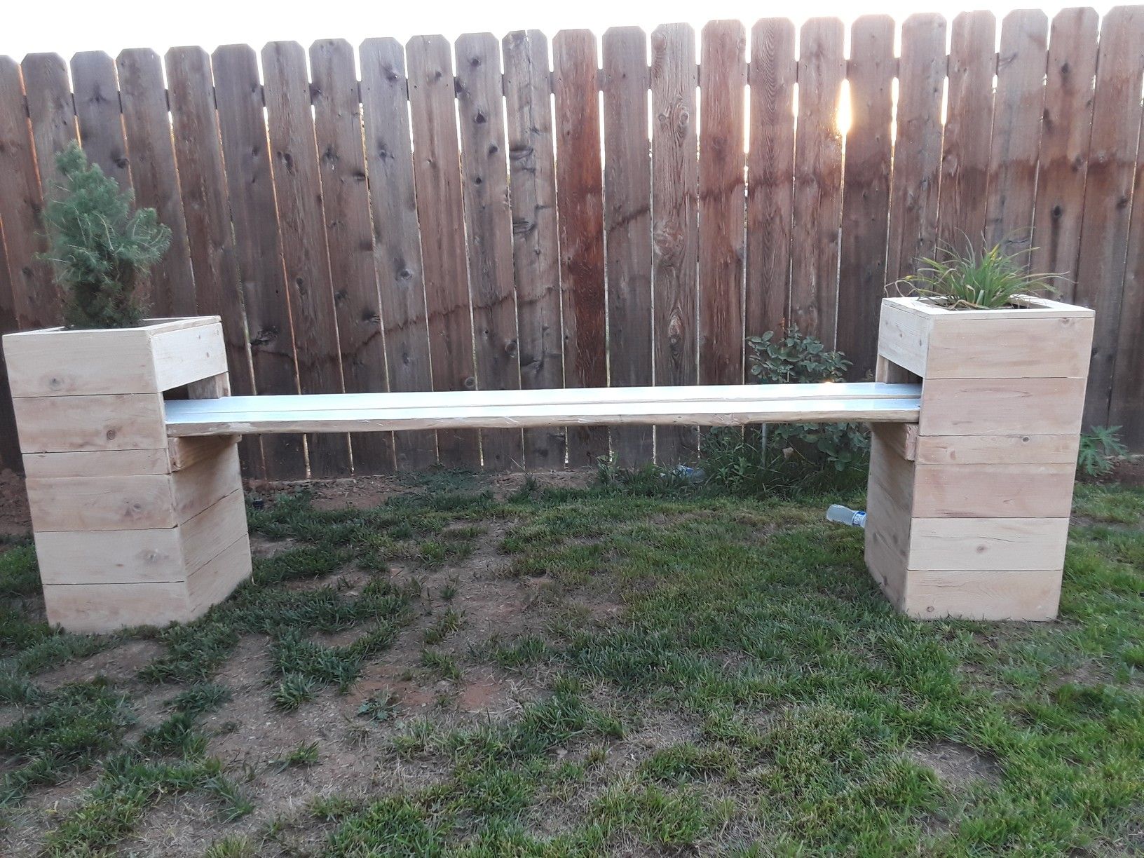 Outdoor, Handmade wooden bench with flower pot holder. // Banca de madera con maceteros.