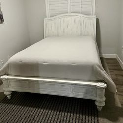 Furniture Set (shabby/sheek/rustic) with Queen Size Mattress, Nightstand & Mirror