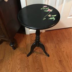 “Beautiful” Vintage Black Side Table With Pretty Painted flowers 