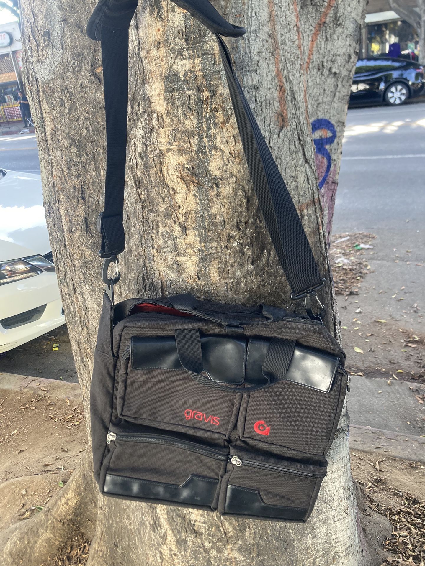 Gravis Messenger Bag 