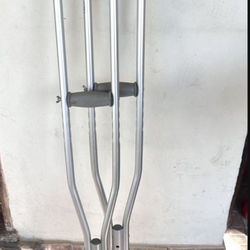 Crutches Set 