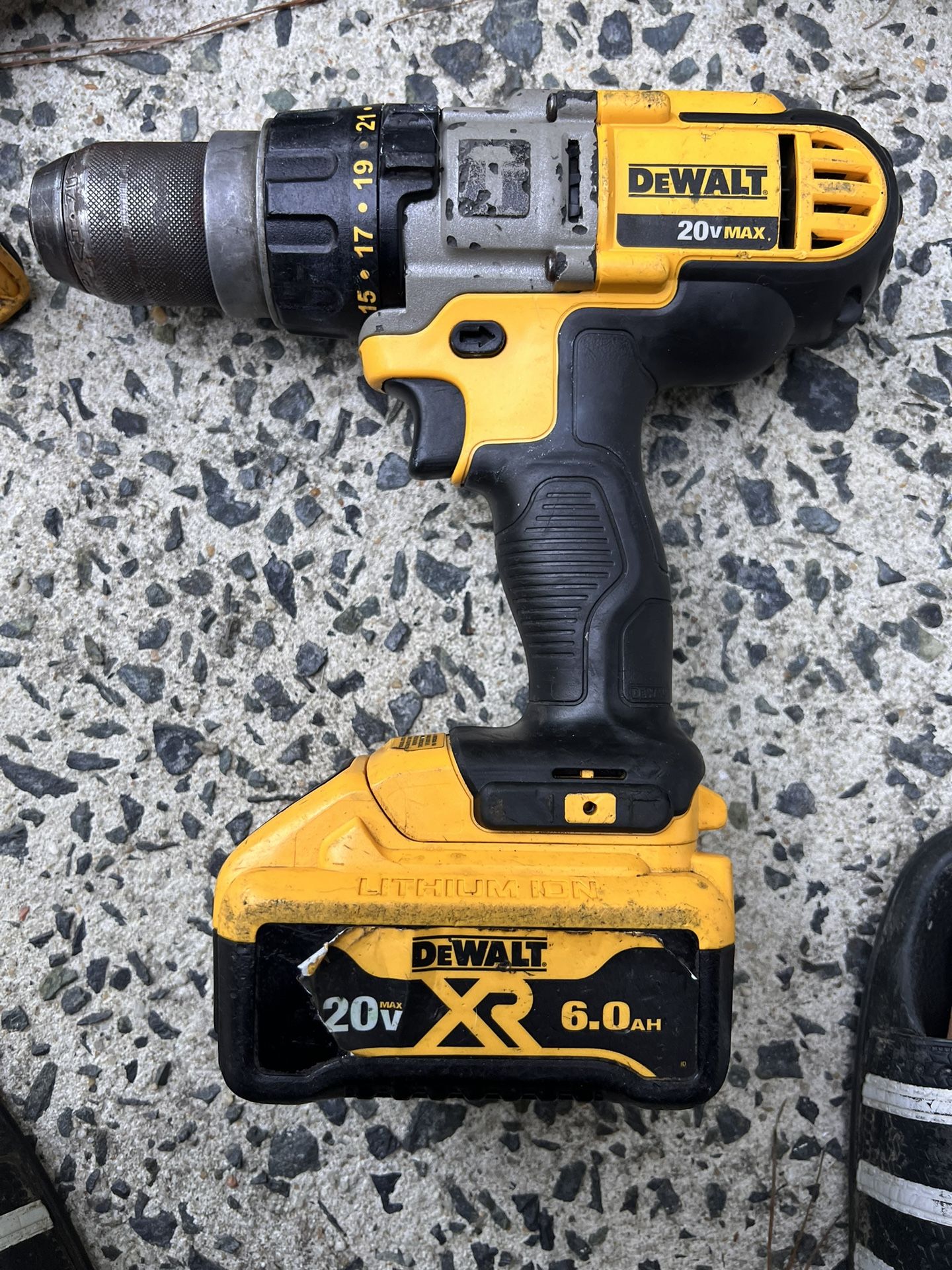 Dewalt 20v hammer drill and 6ah battery