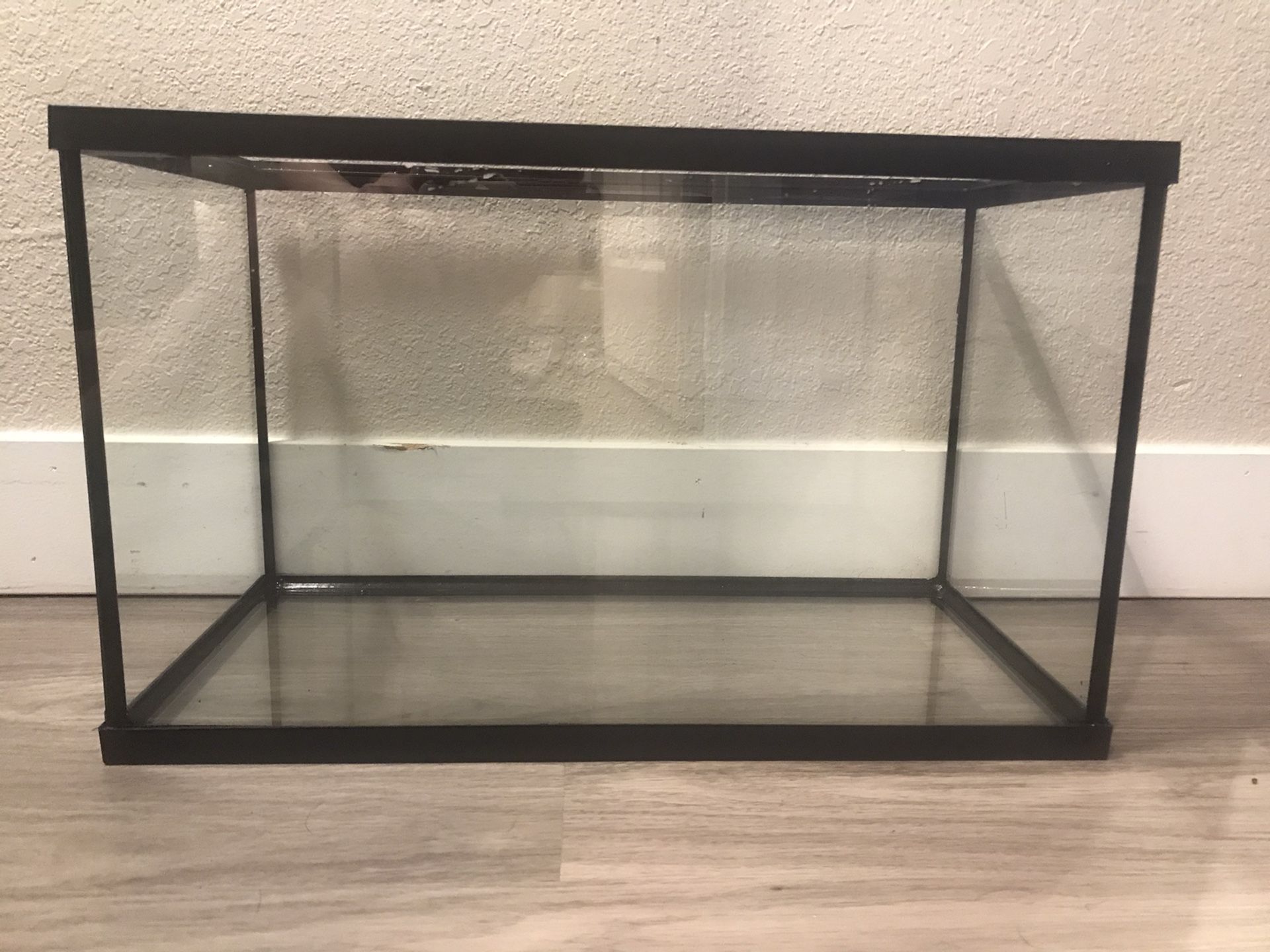 10 Gallon Tank With Lid 